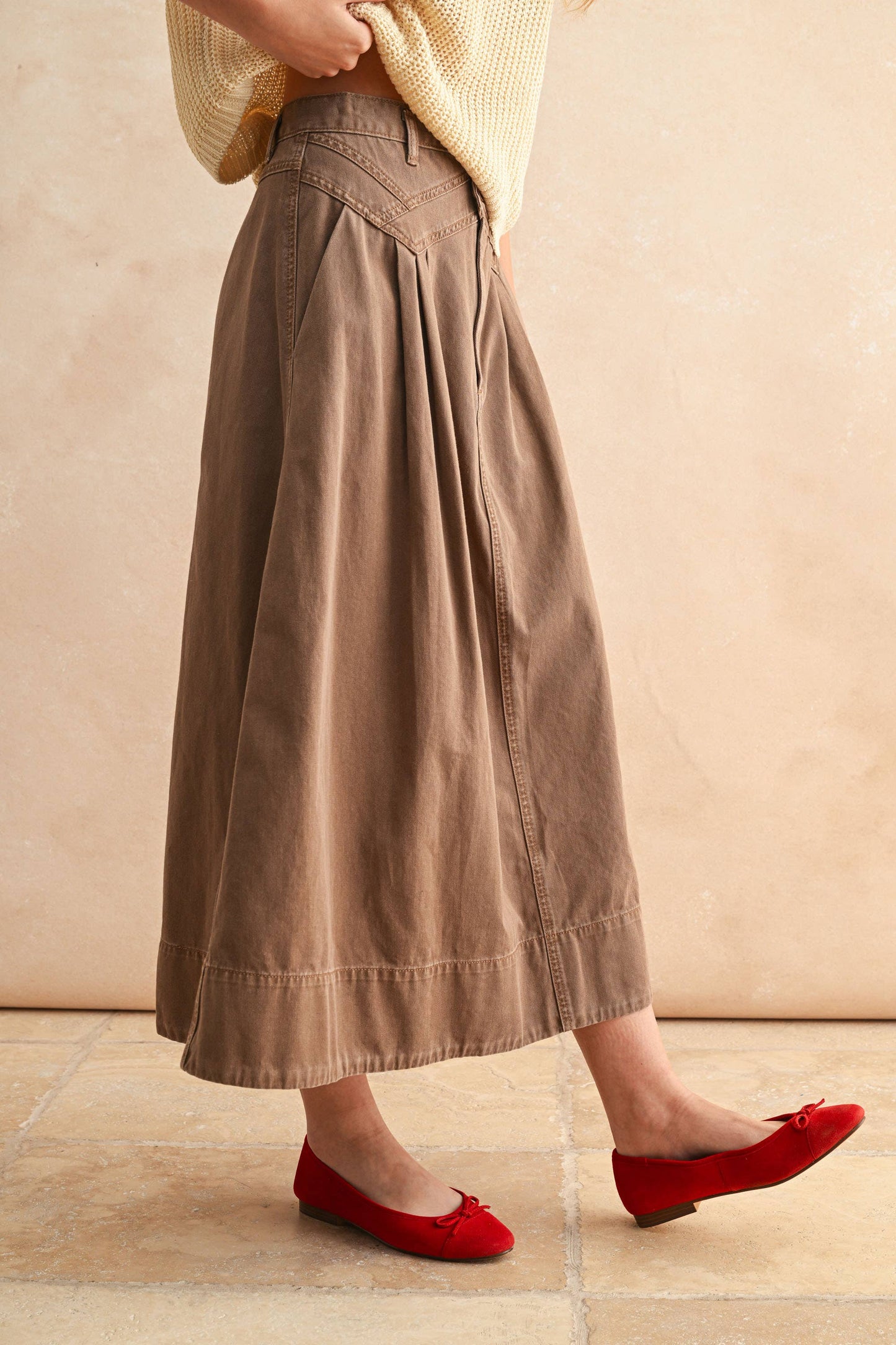 Pleat detailed skirt